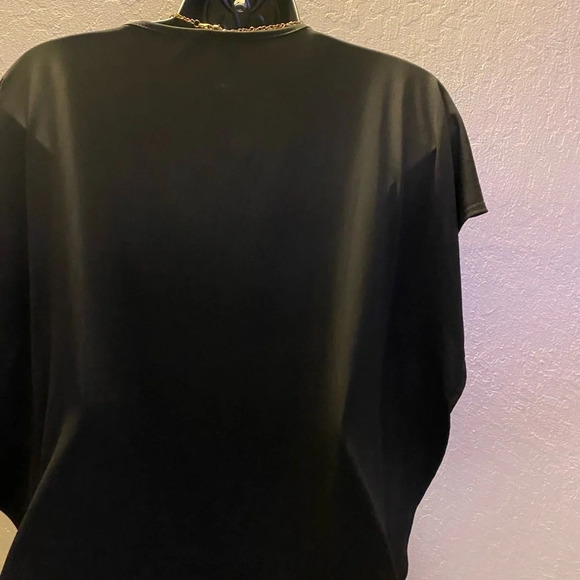 🆕 Julie’s Closet Black Blouse with Accent Necklace - Picture 9 of 9